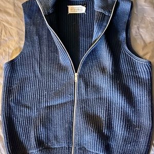 This is a wonderful knit zip front sweater. It is in mint condition, no holes.